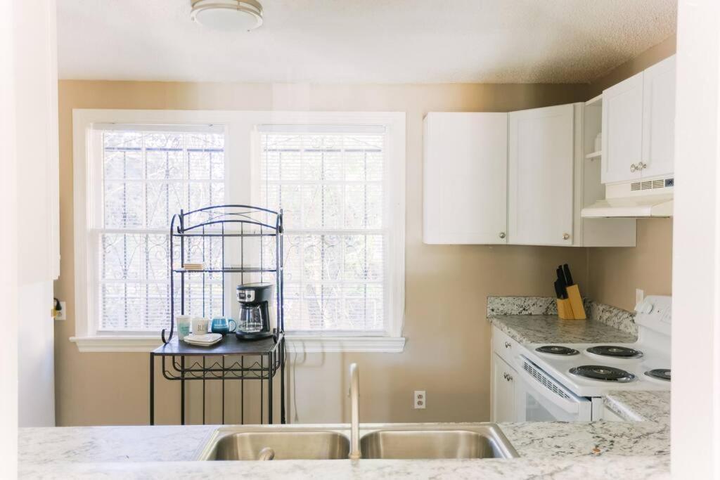 모빌 Cozy Downtown Gem Fully Equipped Free Parking 빌라 외부 사진