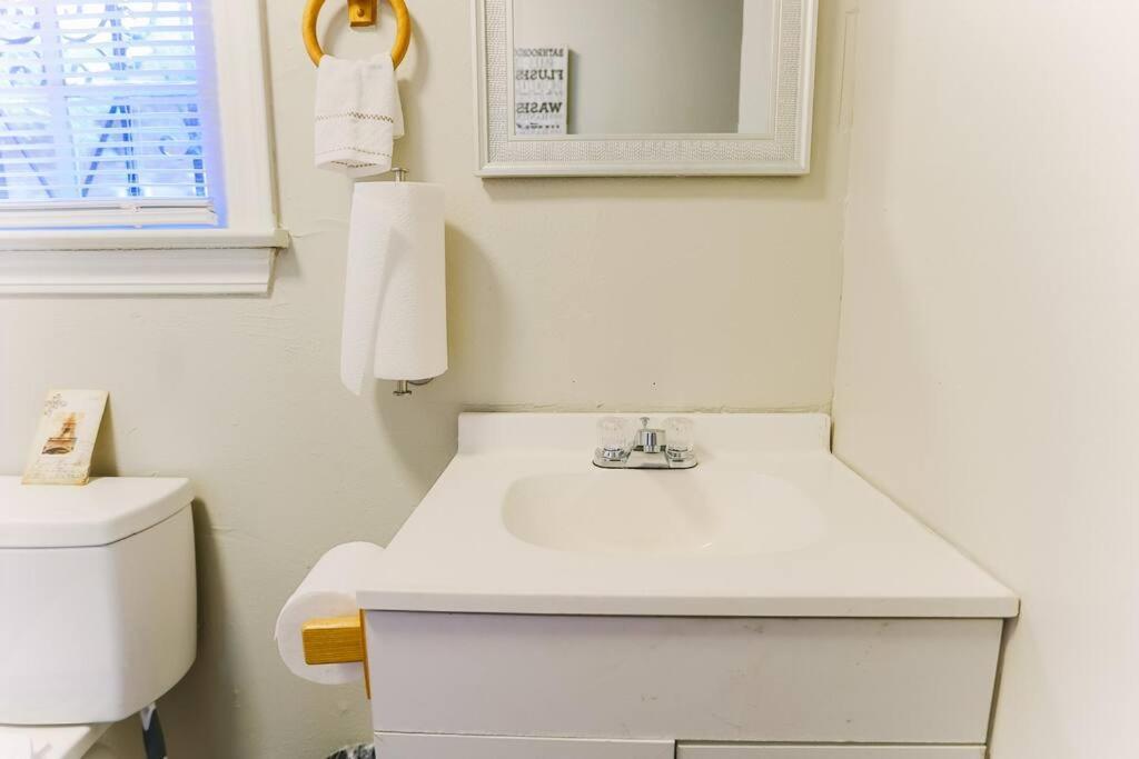 모빌 Cozy Downtown Gem Fully Equipped Free Parking 빌라 외부 사진
