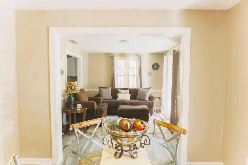 모빌 Cozy Downtown Gem Fully Equipped Free Parking 빌라 외부 사진